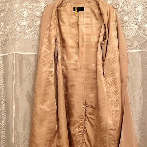 Jones New York TrenchCoat, Cream/Beige, Belted, Pockets, 10/12 - Picture 16 of 17